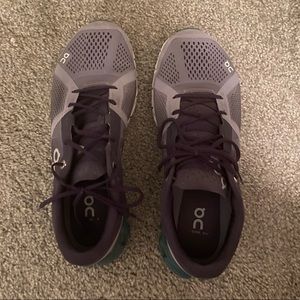 On Cloudflow Running Shoes